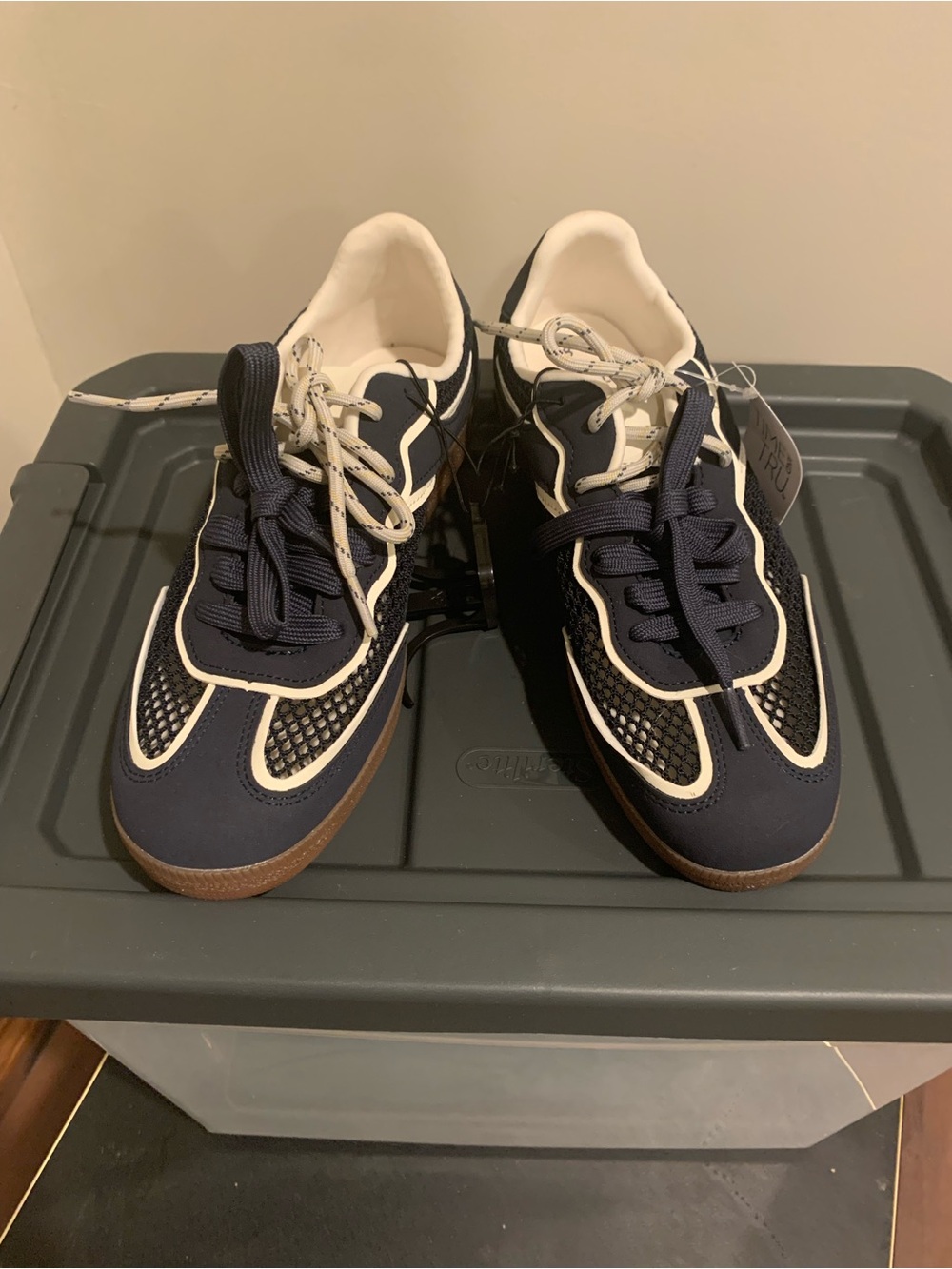 New Time and Tru Navy, White and Gum Women's Retro Sneakers. Size 8